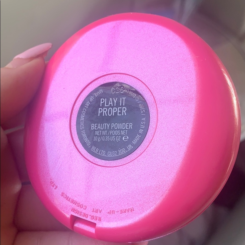 MAC Beauty Powder - Picture 3 of 5